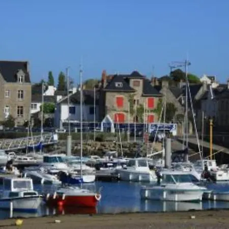 Maison A 200 M De La